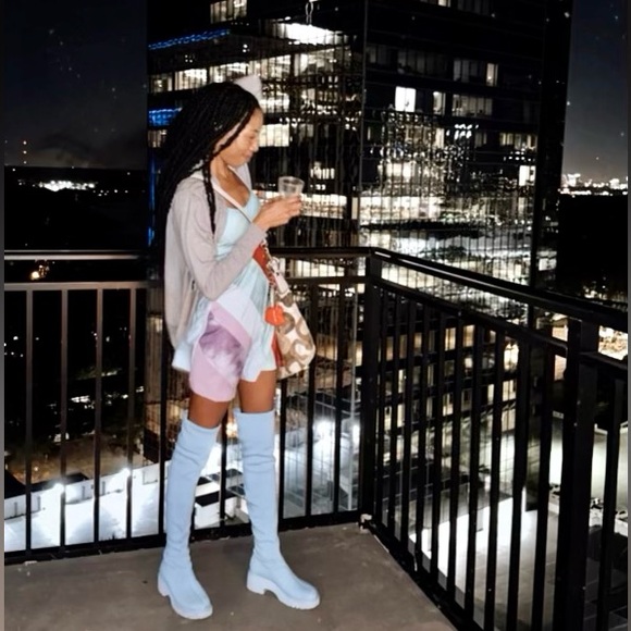 Meet your Posher, Erica ❤️‍🔥 - Picture 4 of 5